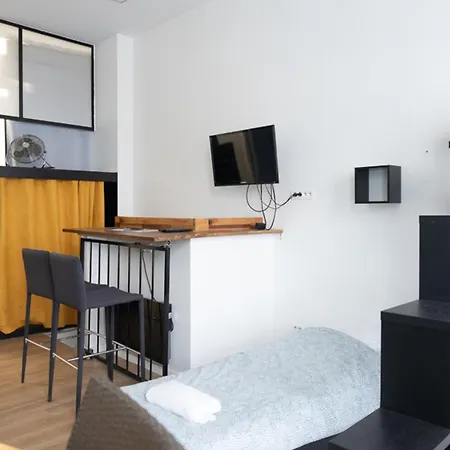Comfortable 49 M In The Heart Of Paris